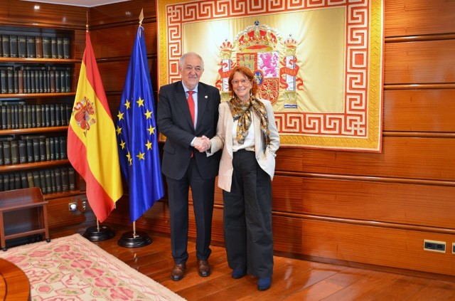 El Presidente del TC recibe la visita institucional de la Síndica de Greuges de Cataluña